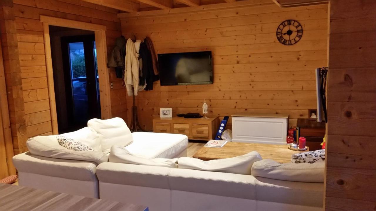 Au Chalet Bed & Breakfast Maubray Exterior foto